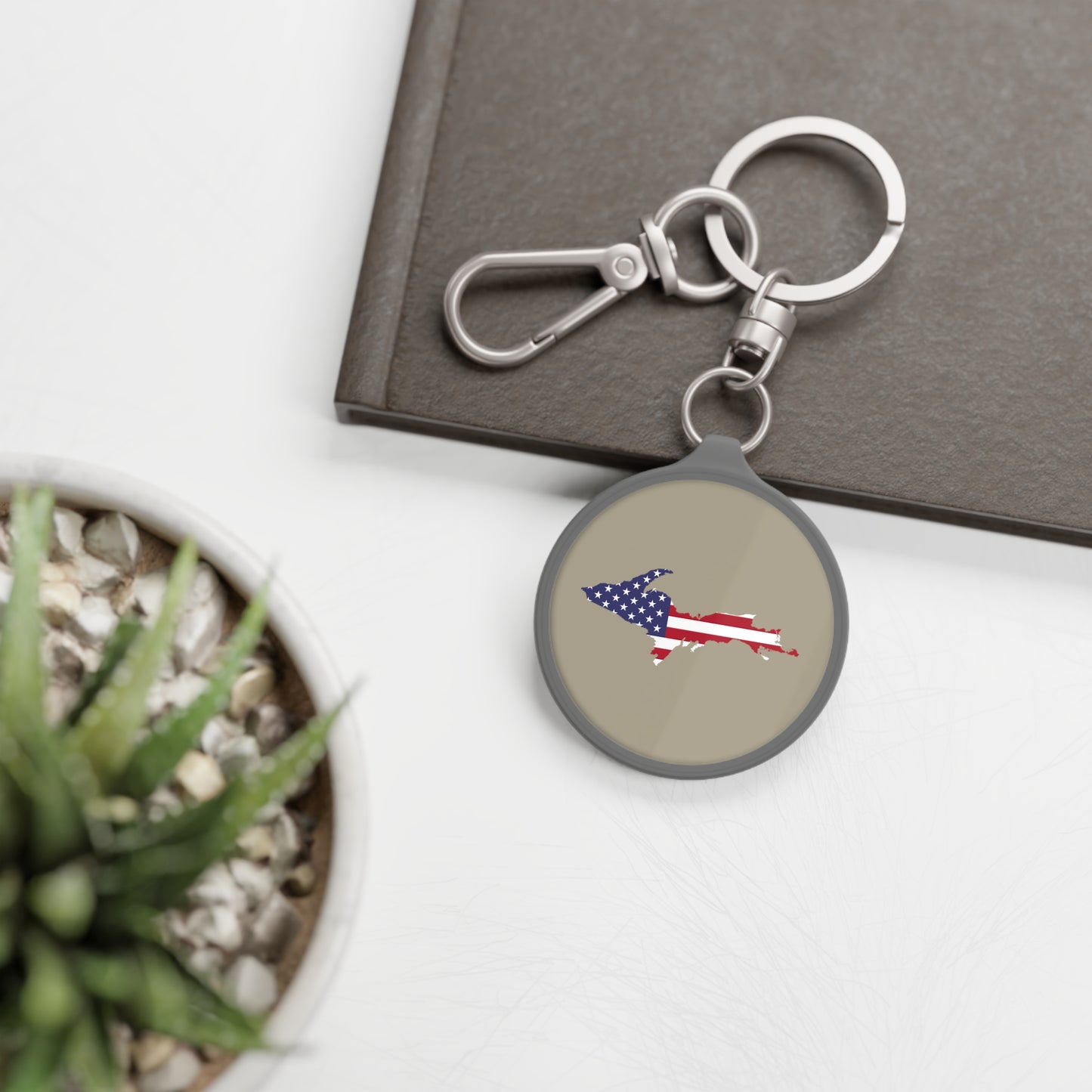 Michigan Upper Peninsula Keyring (w/ UP USA Flag) | Petoskey Stone Beige