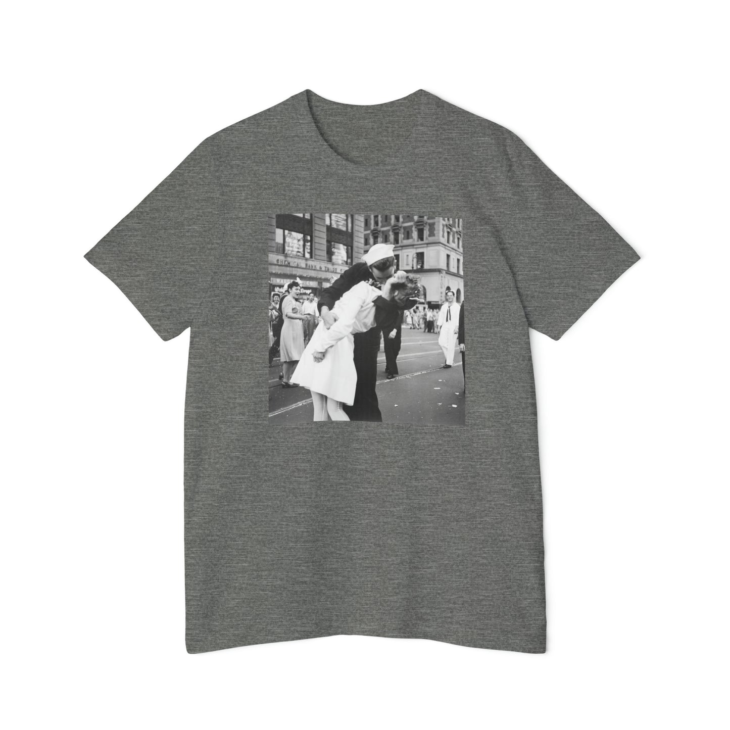 'Kissing the War Goodbye' Photo T-Shirt (Jorgensen, 1945) | Made in USA