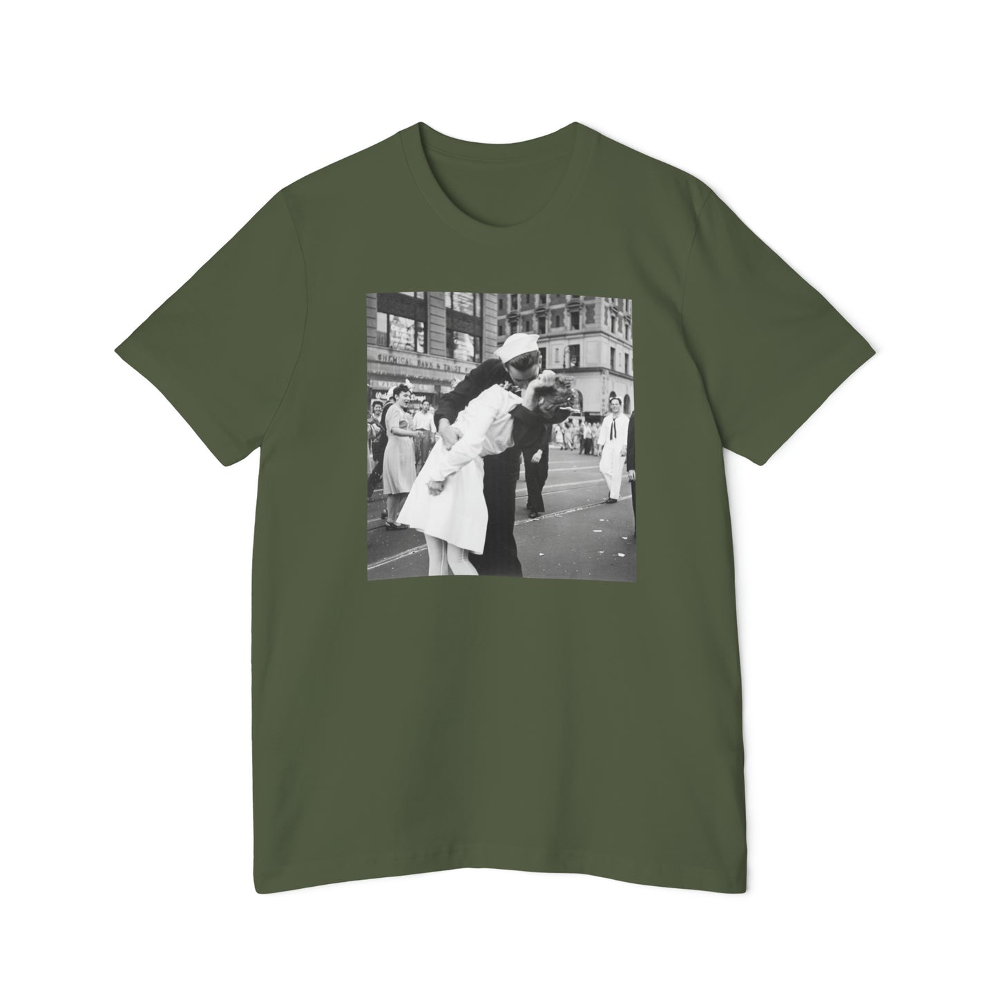 'Kissing the War Goodbye' Photo T-Shirt (Jorgensen, 1945) | Made in USA