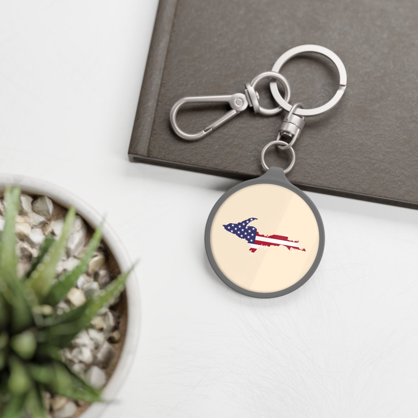 Michigan Upper Peninsula Keyring (w/ UP USA Flag) | Champagne White