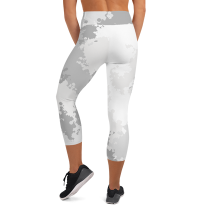 Michigan Upper Peninsula Yoga Capri Leggings (w/ UP Outline) | Snow Camo