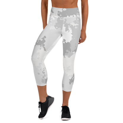 Michigan Upper Peninsula Yoga Capri Leggings (w/ UP Outline) | Snow Camo