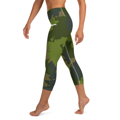 Michigan Upper Peninsula Yoga Capri Leggings (w/ UP Outline) | Woodland Camo