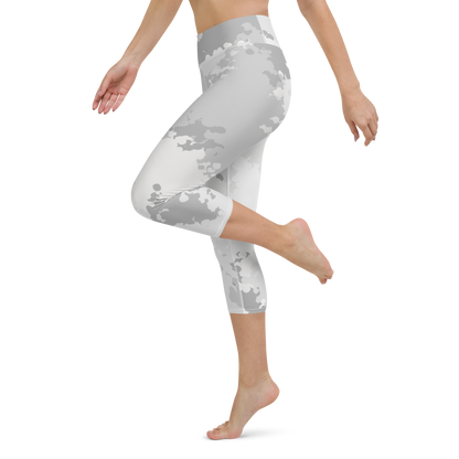 Michigan Upper Peninsula Yoga Capri Leggings (w/ UP Outline) | Snow Camo