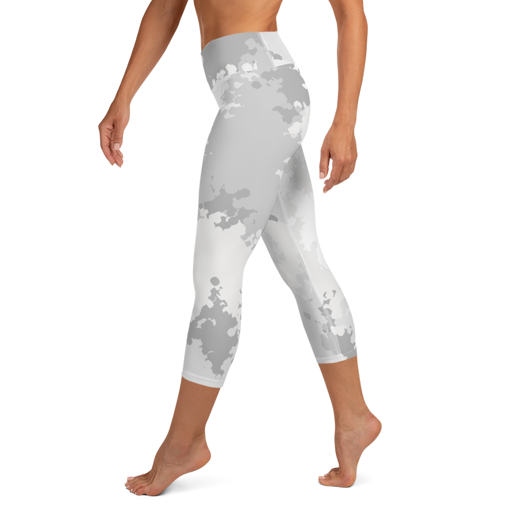 Michigan Upper Peninsula Yoga Capri Leggings (w/ UP Outline) | Snow Camo