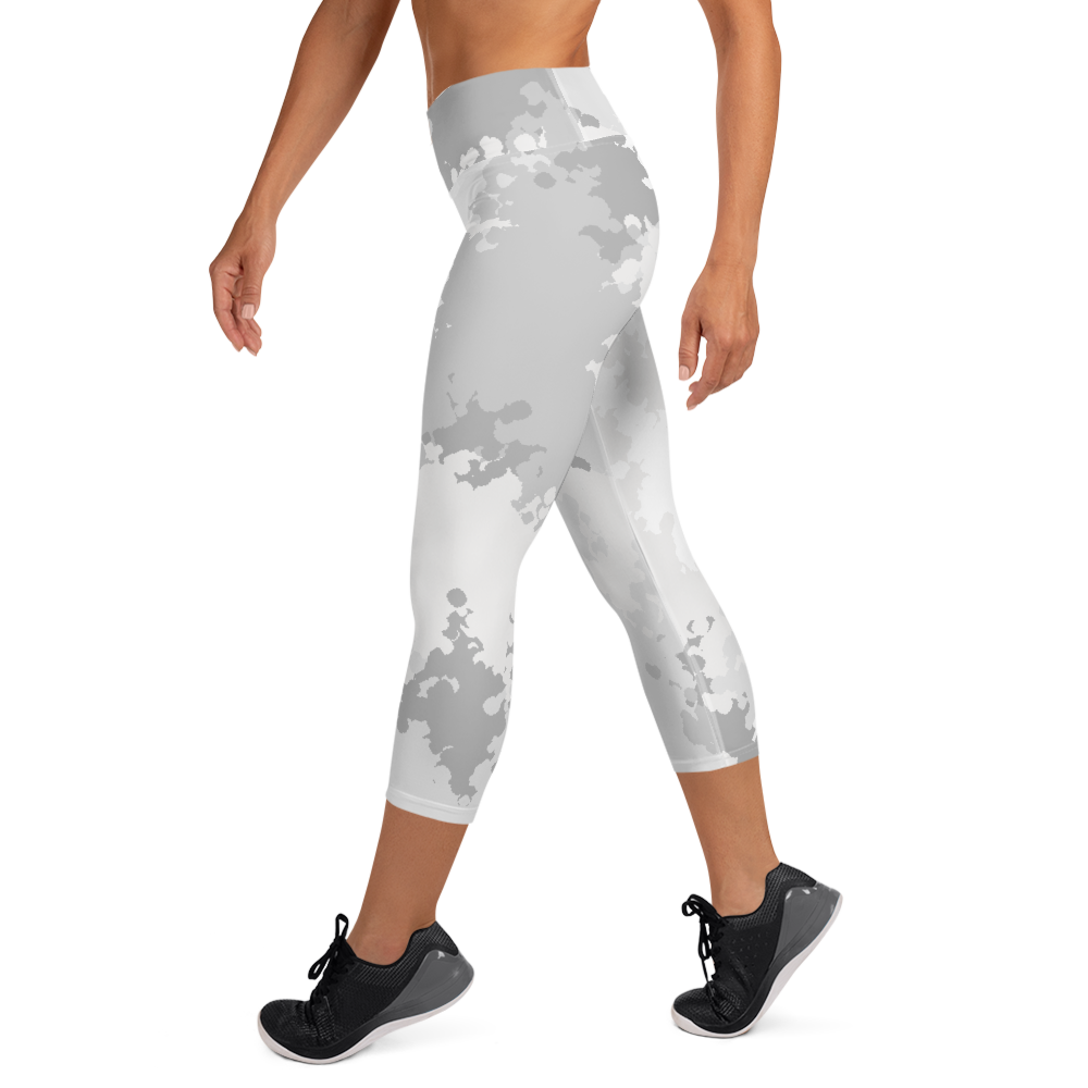 Michigan Upper Peninsula Yoga Capri Leggings (w/ UP Outline) | Snow Camo