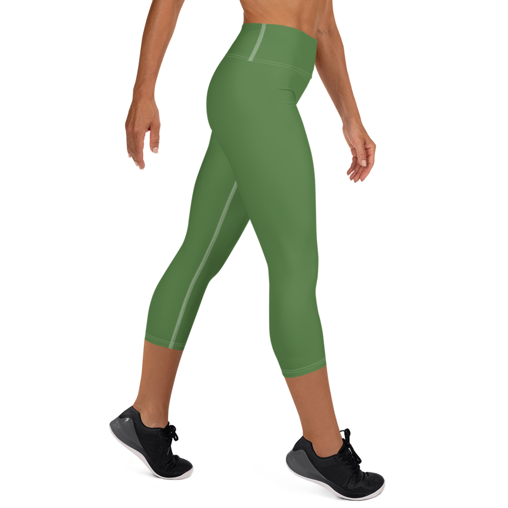 Michigan Upper Peninsula Yoga Capri Leggings (w/ UP Outline) | Pine Green