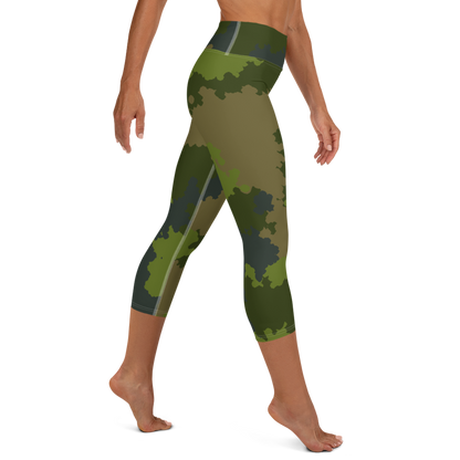 Michigan Upper Peninsula Yoga Capri Leggings (w/ UP Outline) | Woodland Camo