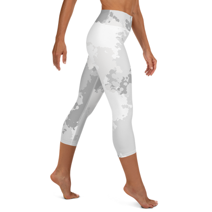 Michigan Upper Peninsula Yoga Capri Leggings (w/ UP Outline) | Snow Camo