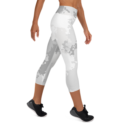 Michigan Upper Peninsula Yoga Capri Leggings (w/ UP Outline) | Snow Camo