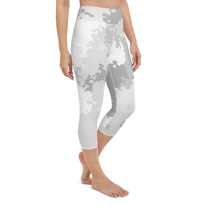 Michigan Upper Peninsula Yoga Capri Leggings (w/ UP Outline) | Snow Camo