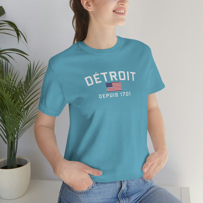 'Détroit Depuis 1701' T-Shirt (w/USA Flag Outline) | Unisex Standard Fit