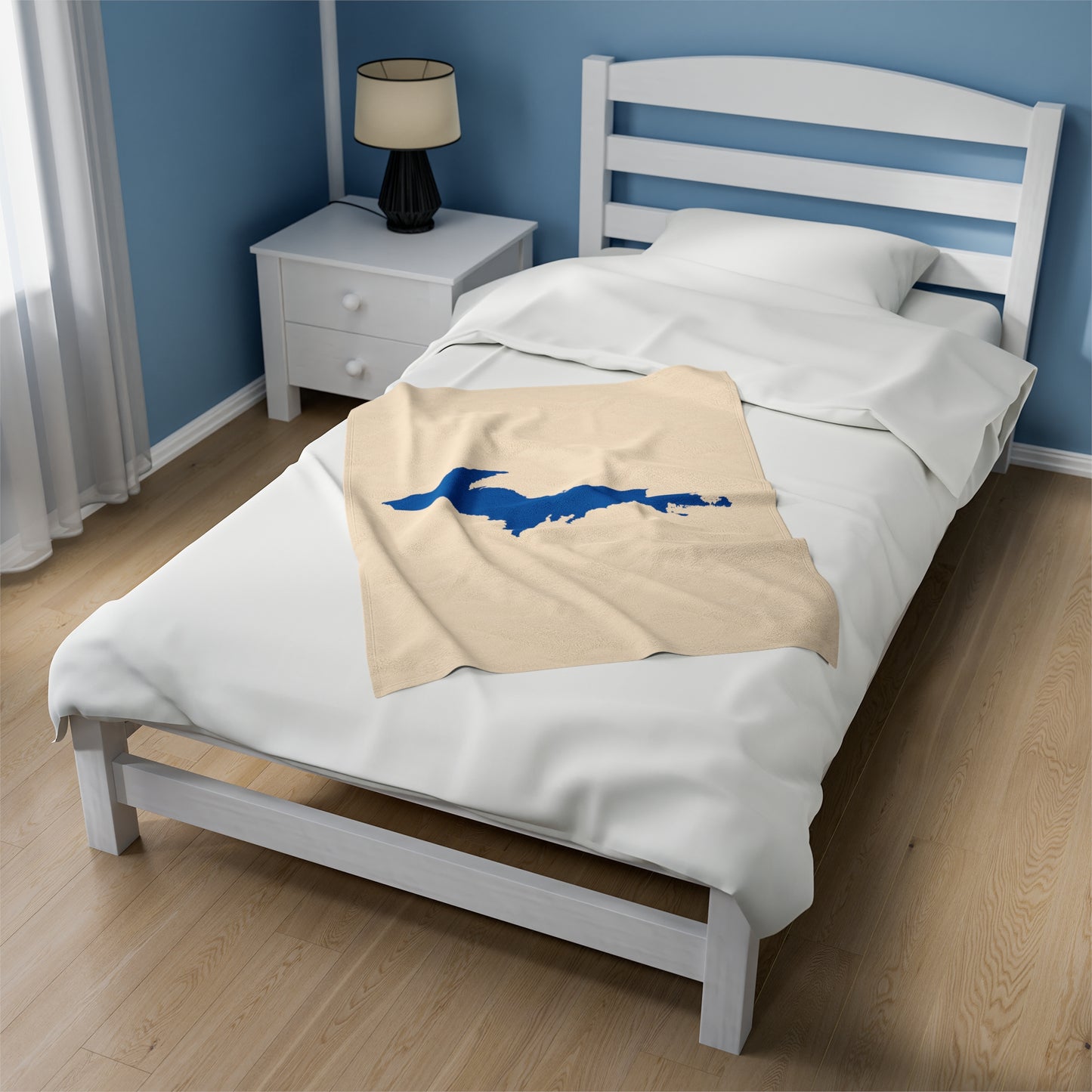 Michigan Upper Peninsula Plush Blanket (w/ Azure UP Outline) | Champagne White