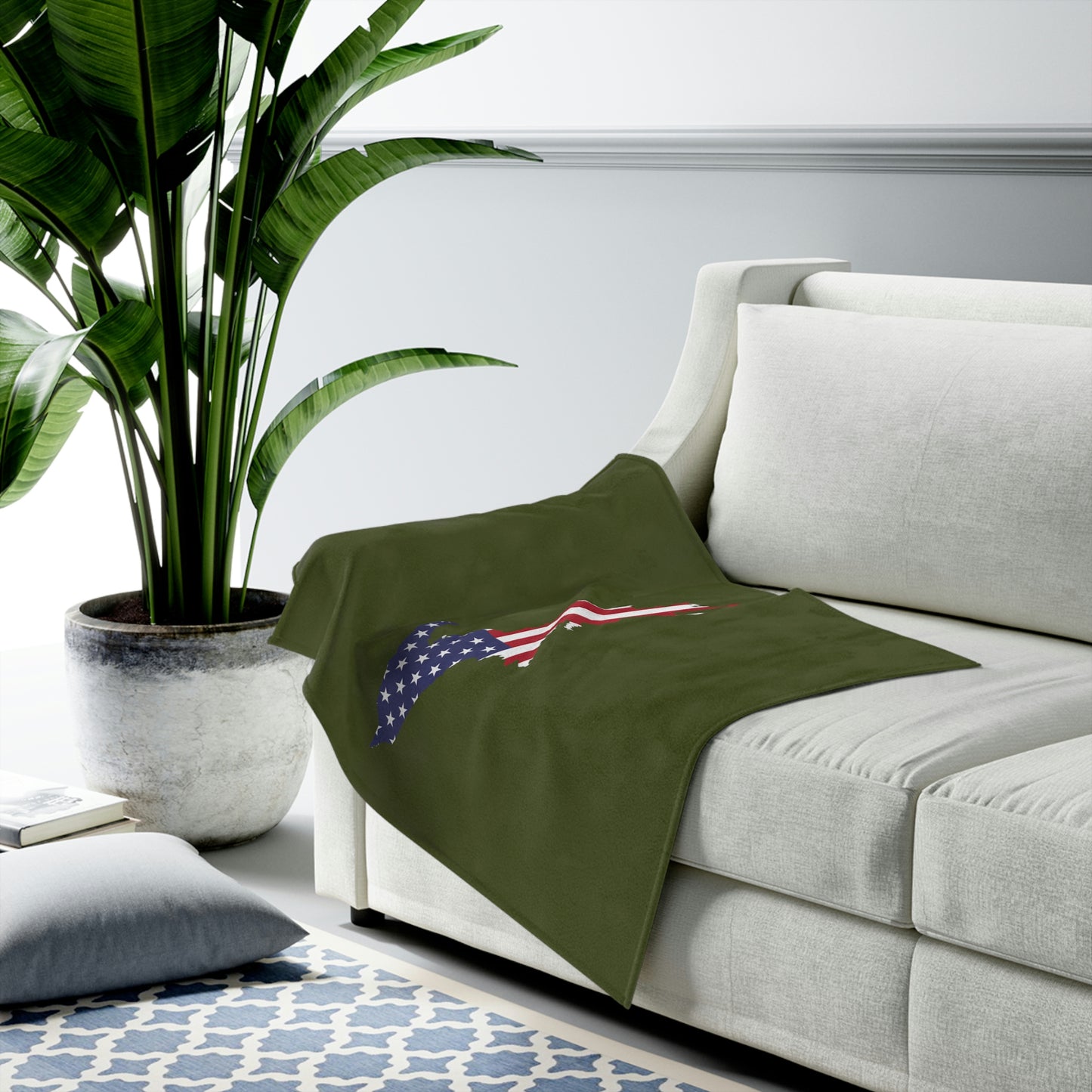 Michigan Upper Peninsula Plush Blanket (w/ UP USA Flag Outline) | Army Green