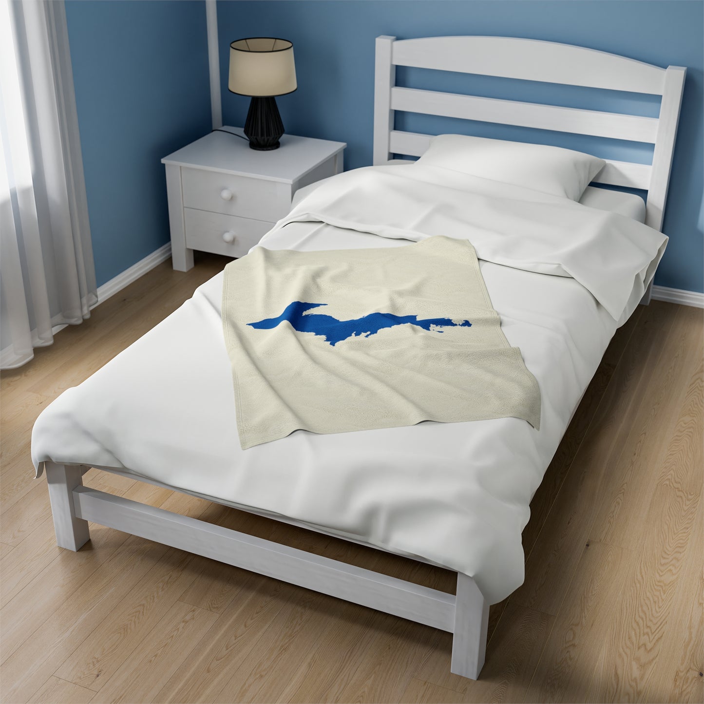 Michigan Upper Peninsula Plush Blanket (w/ Azure UP Outline) | Ivory White