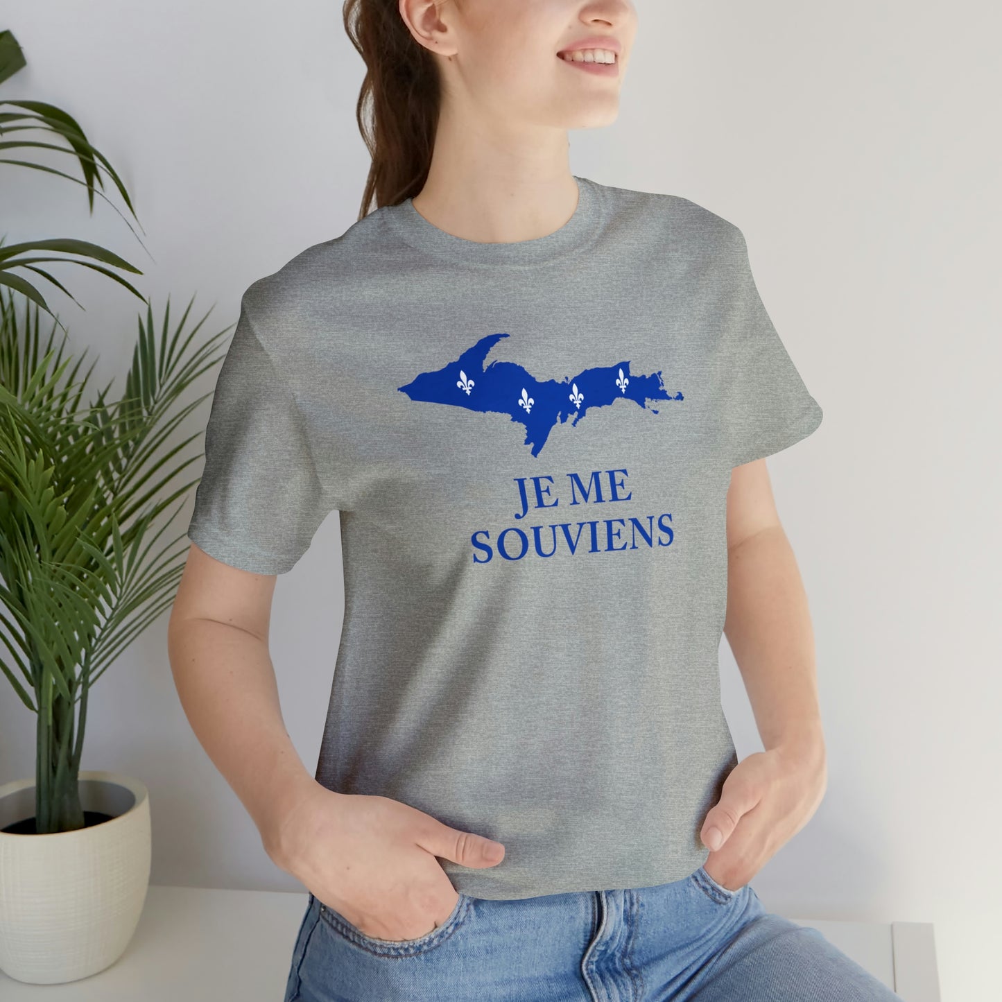 Upper Peninsula 'Je Me Souviens' T-Shirt (w/ UP Quebec Flag Outline) | Unisex Standard Fit