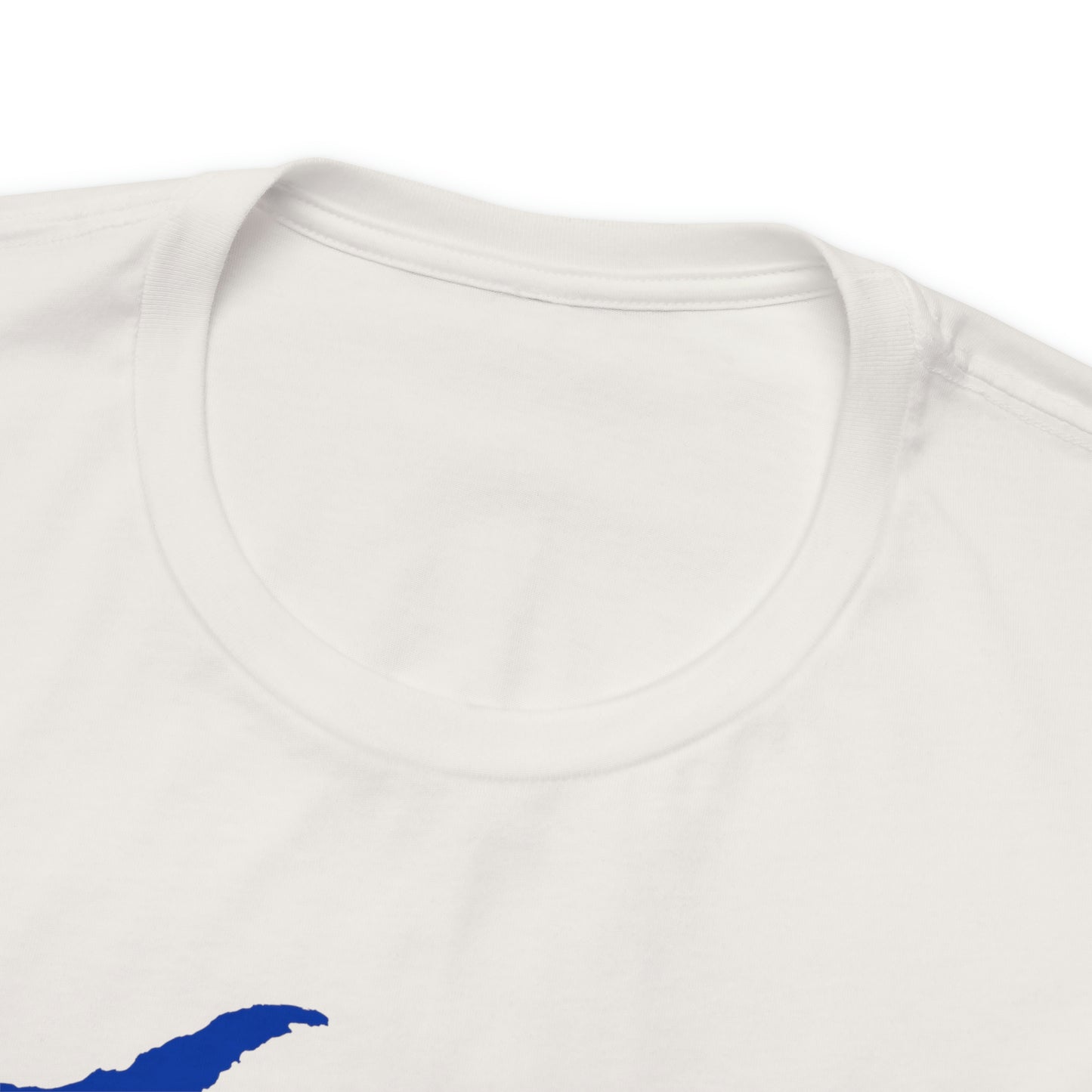 Upper Peninsula 'Je Me Souviens' T-Shirt (w/ UP Quebec Flag Outline) | Unisex Standard Fit