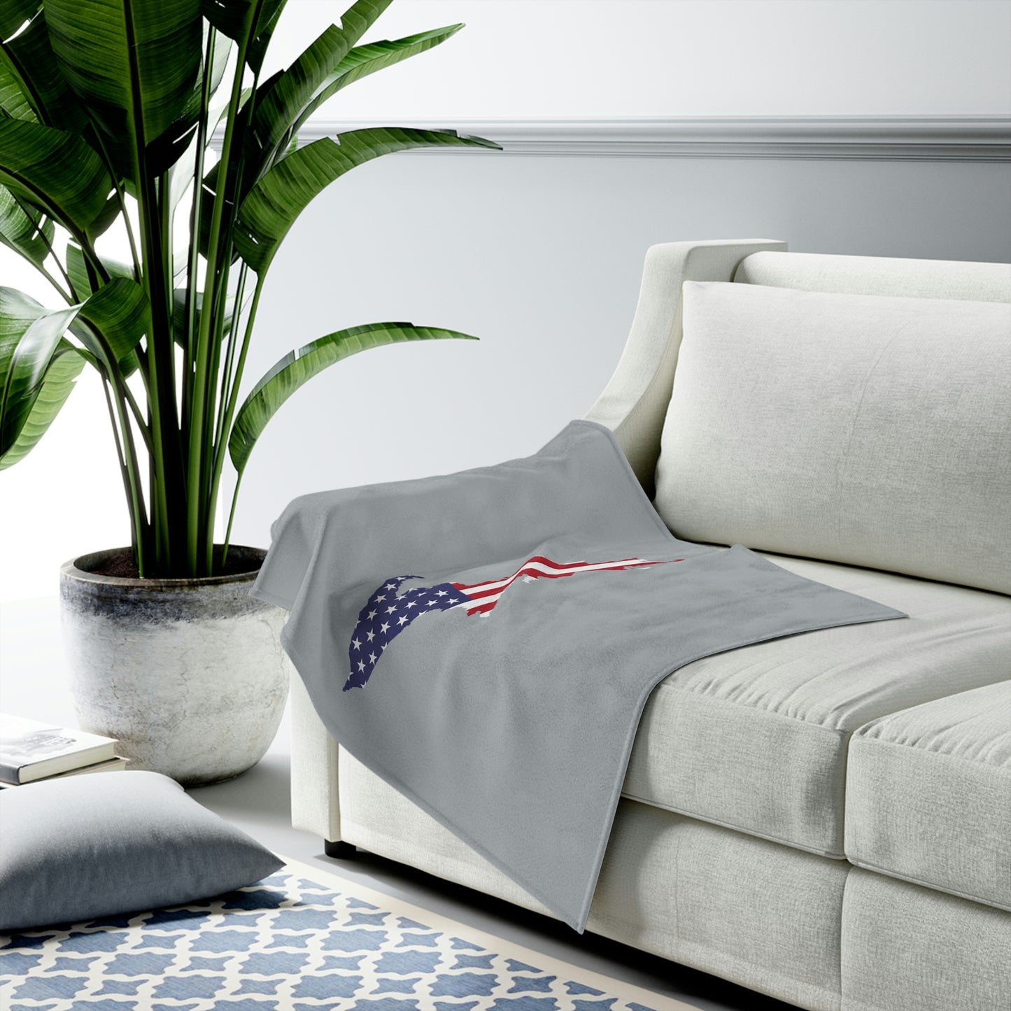 Michigan Upper Peninsula Plush Blanket (w/ UP USA Flag Outline) | Silver