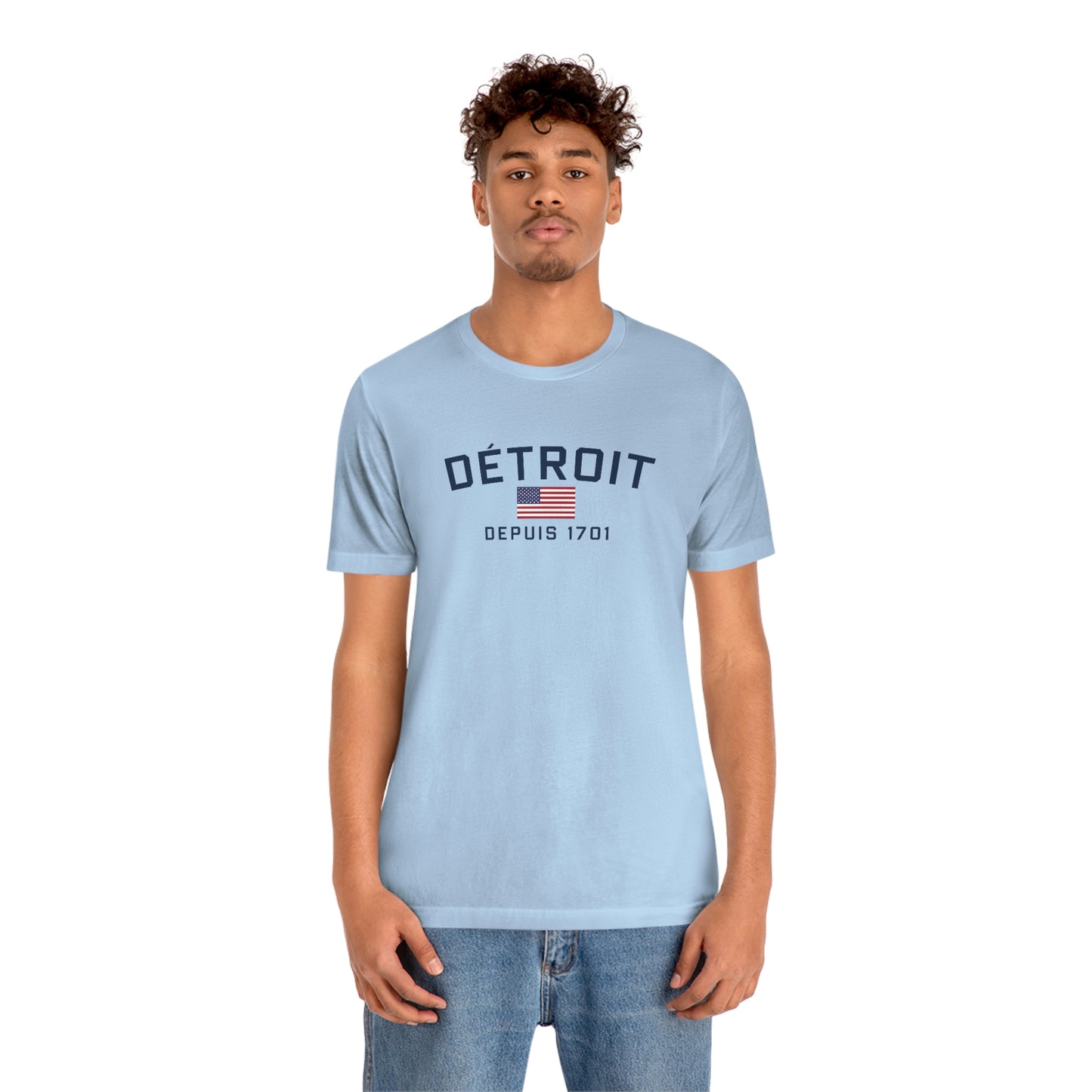 'Détroit Depuis 1701' T-Shirt (w/USA Flag Outline) | Unisex Standard Fit