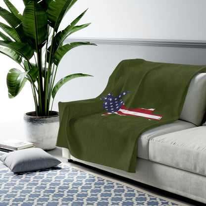 Michigan Upper Peninsula Plush Blanket (w/ UP USA Flag Outline) | Army Green