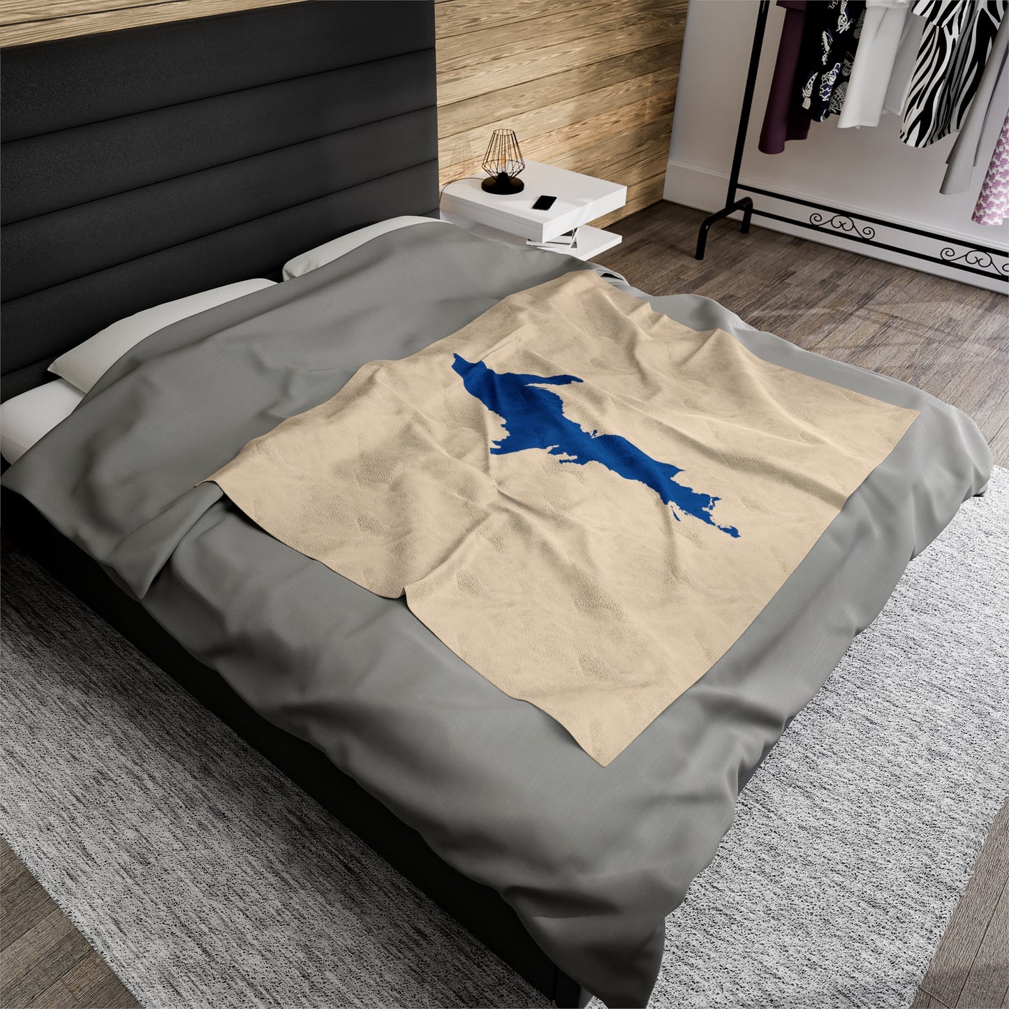 Michigan Upper Peninsula Plush Blanket (w/ Azure UP Outline) | Champagne White