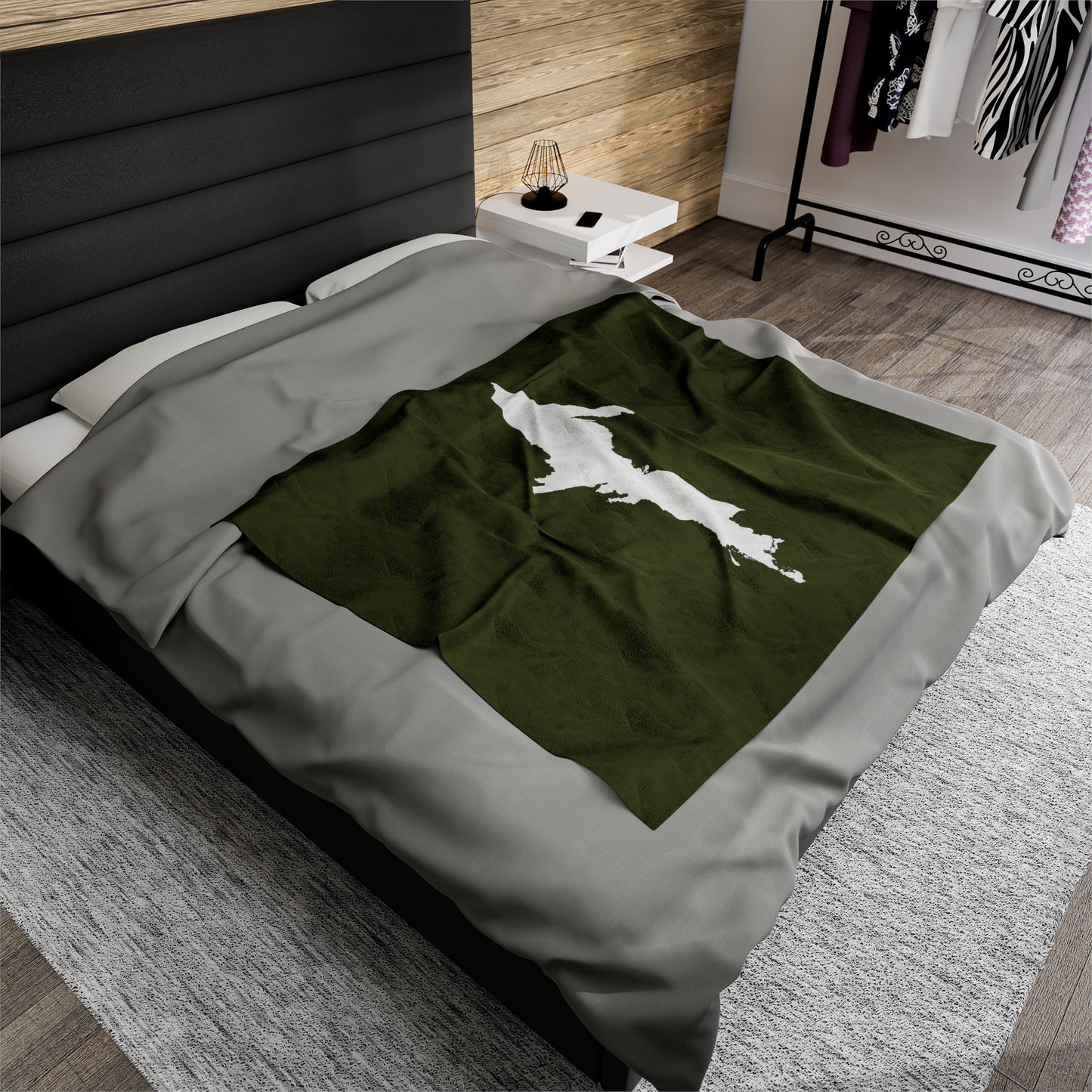 Michigan Upper Peninsula Plush Blanket (w/ UP Outline) | Army Green