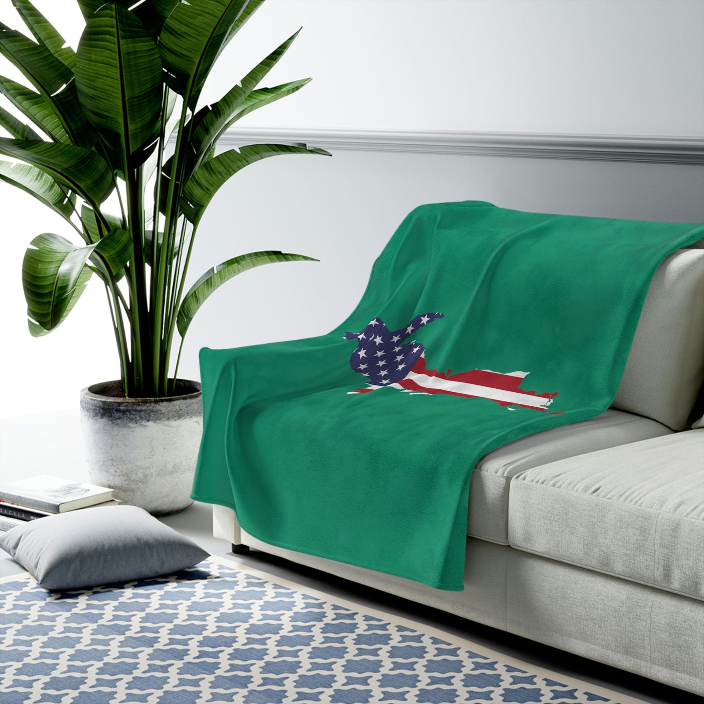 Michigan Upper Peninsula Plush Blanket (w/ UP USA Flag Outline) | Emerald