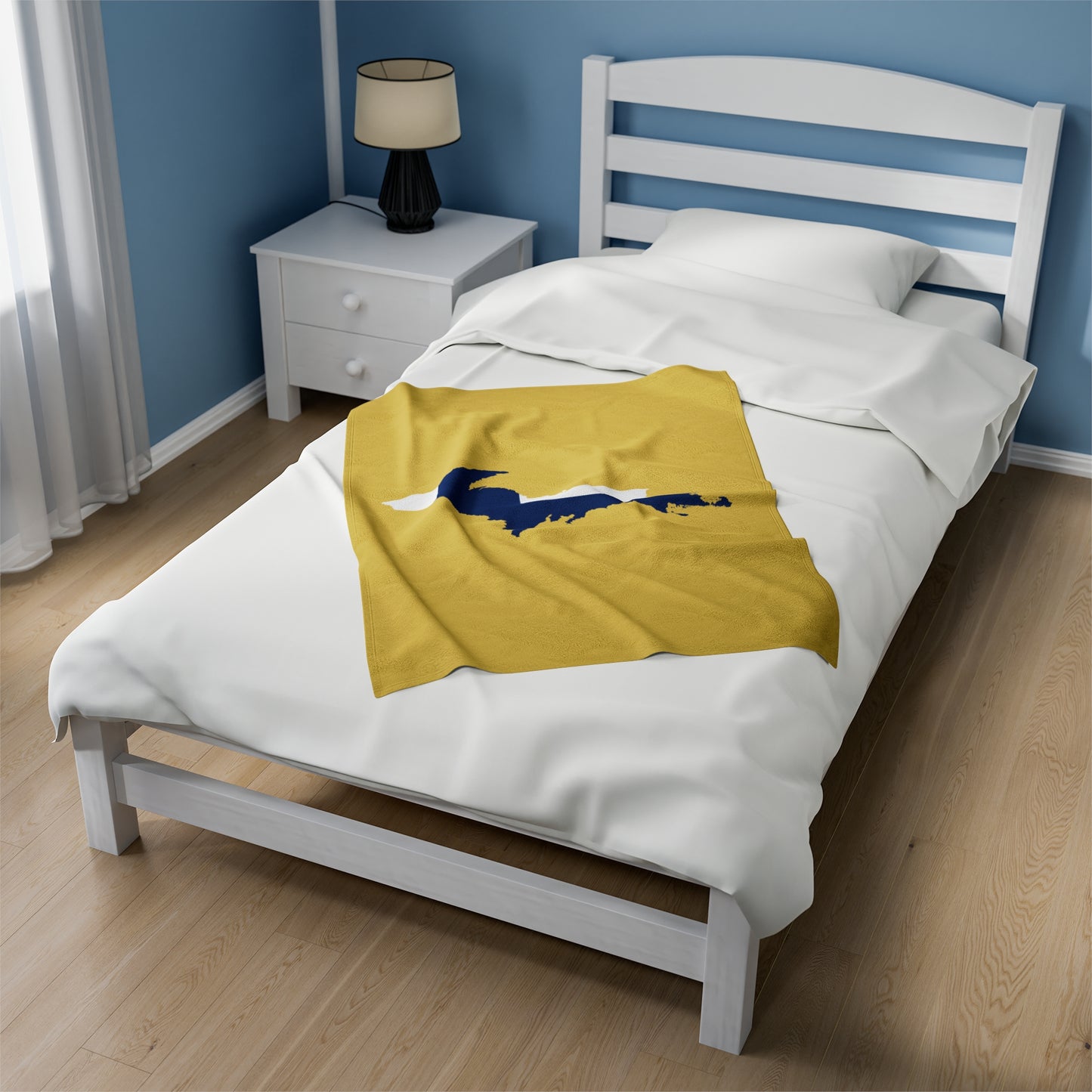 Michigan Upper Peninsula Plush Blanket (w/ UP Finland Flag Outline) | Plum Yellow