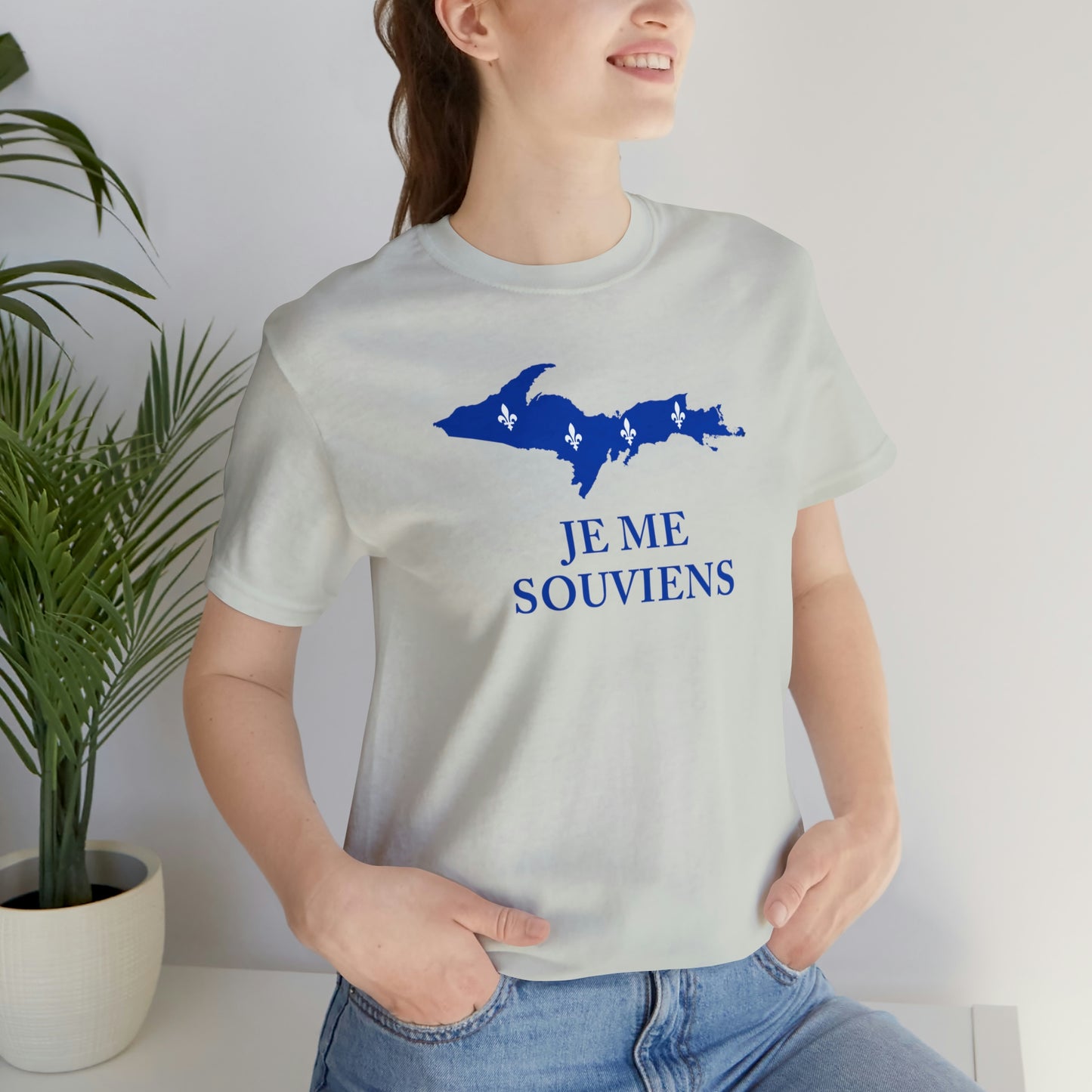 Upper Peninsula 'Je Me Souviens' T-Shirt (w/ UP Quebec Flag Outline) | Unisex Standard Fit