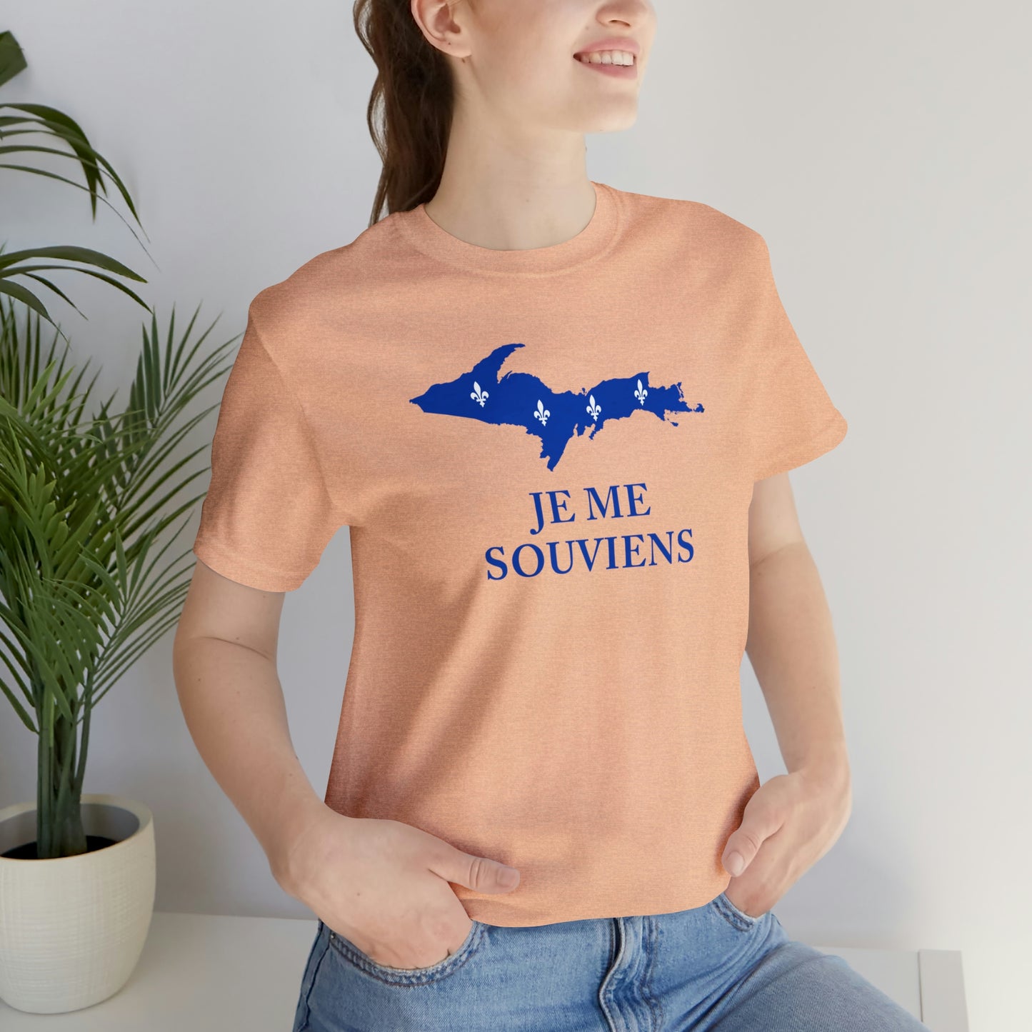 Upper Peninsula 'Je Me Souviens' T-Shirt (w/ UP Quebec Flag Outline) | Unisex Standard Fit